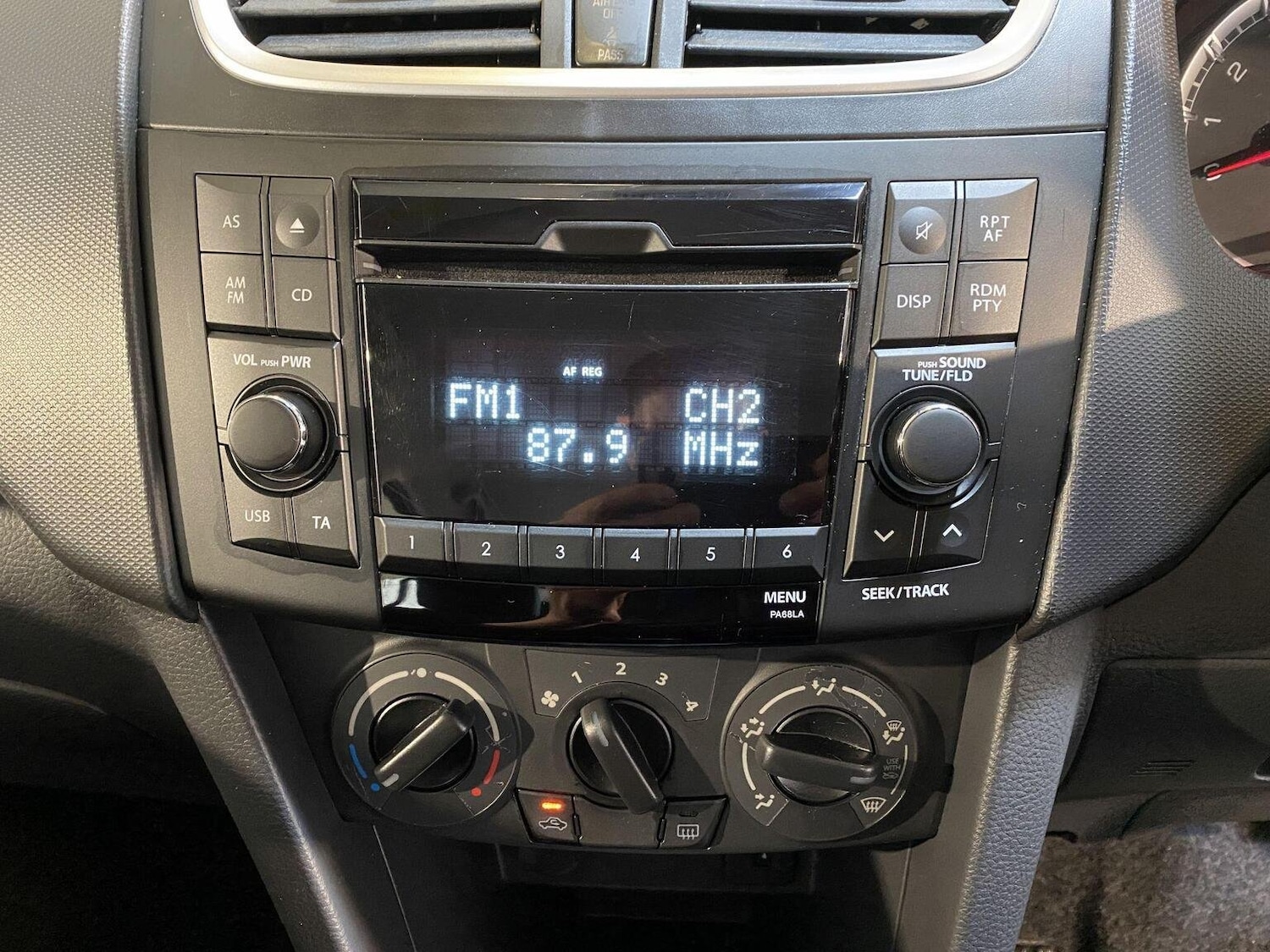 Used Suzuki Swift 2013 for sale - 76198307: Photo 33