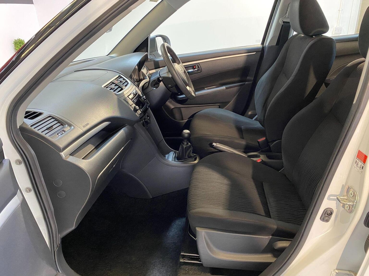 Used Suzuki Swift 2013 for sale - 76198307: Photo 48