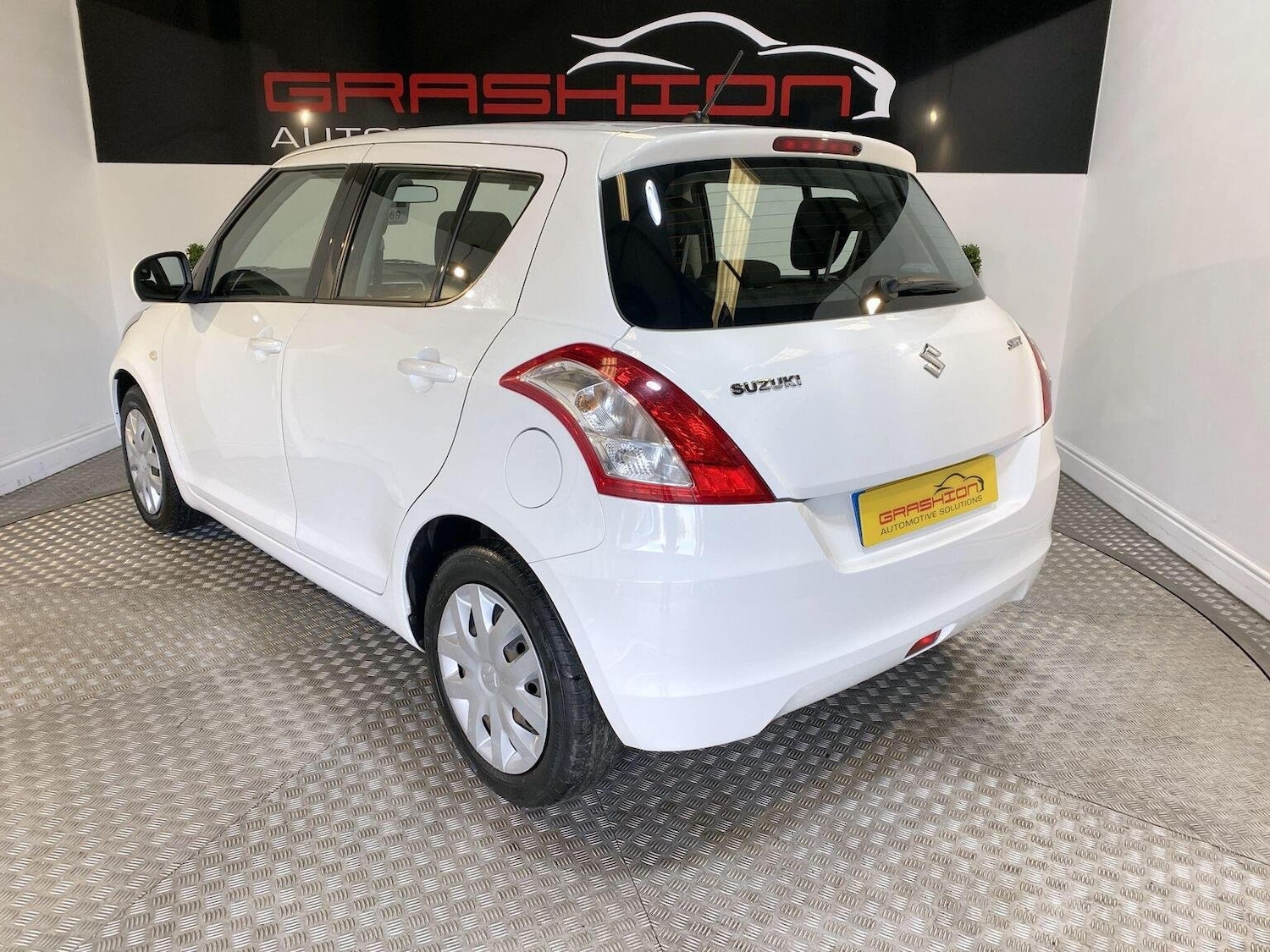 Used Suzuki Swift 2013 for sale - 76198307: Photo 8