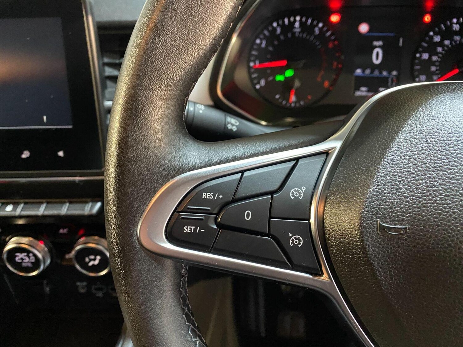 Used Renault Captur 2021 for sale - 77445560: Photo 44