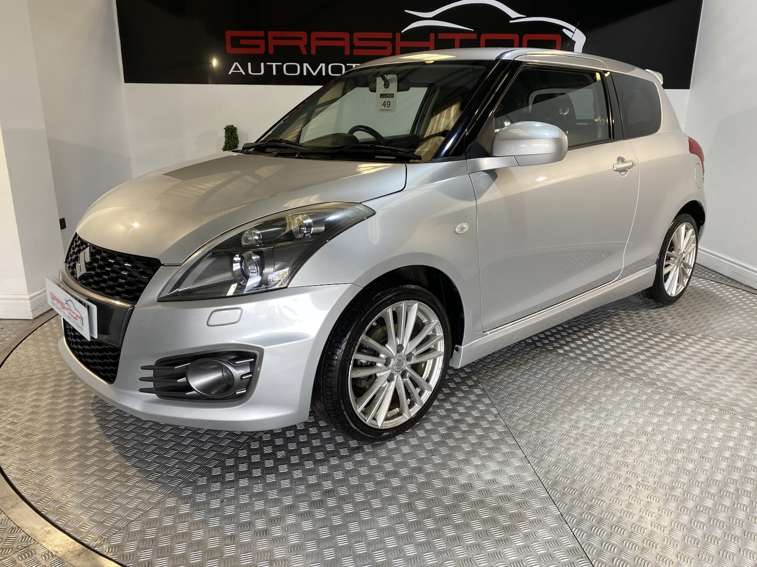 Used Suzuki Swift 2015 for sale - 78201931: Photo 2