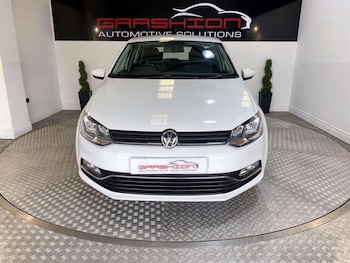 Used Volkswagen Polo 2015 for sale - 75567111: Photo