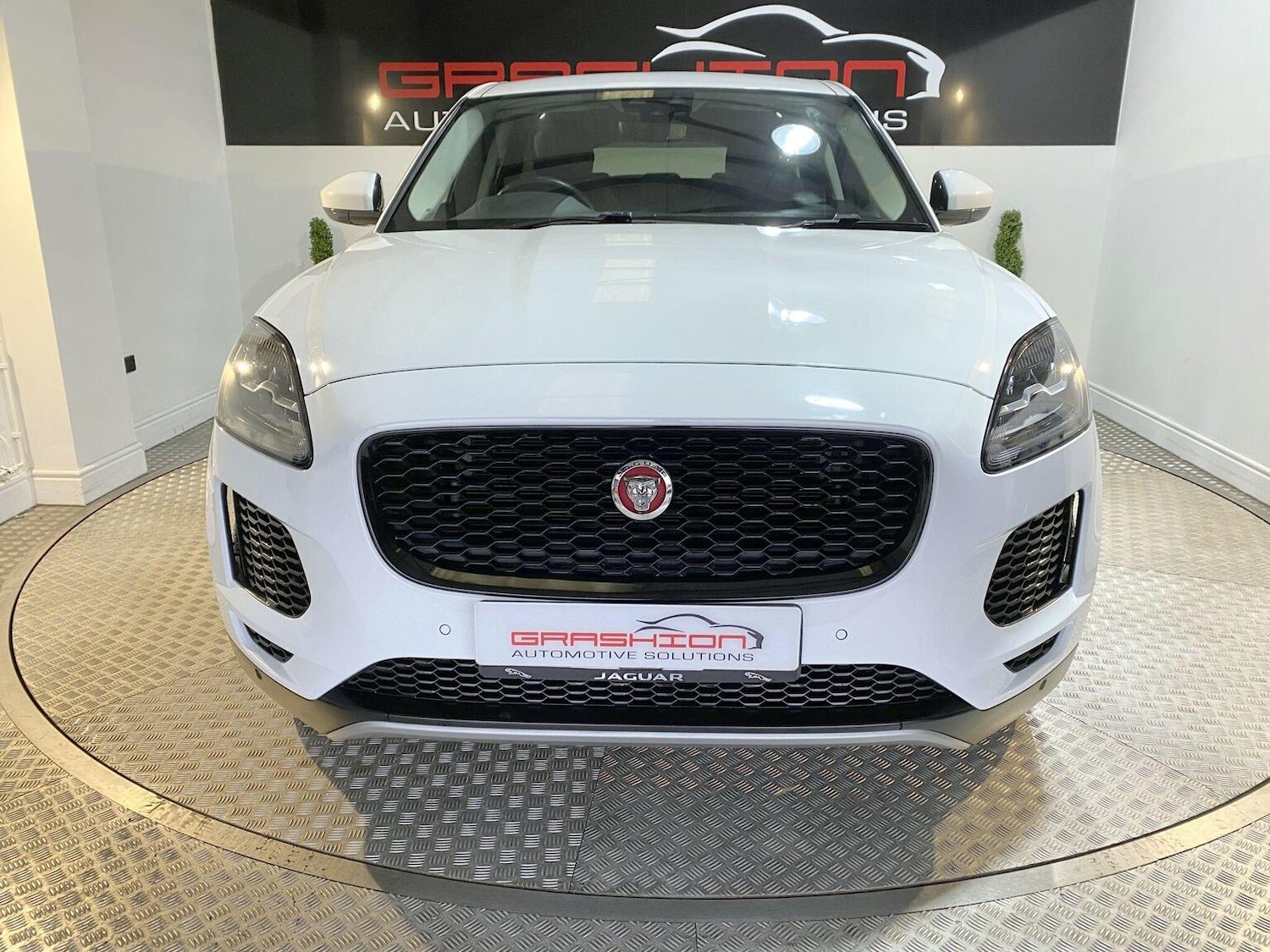 Used Jaguar E-Pace 2018 for sale - 77453213: Photo 2
