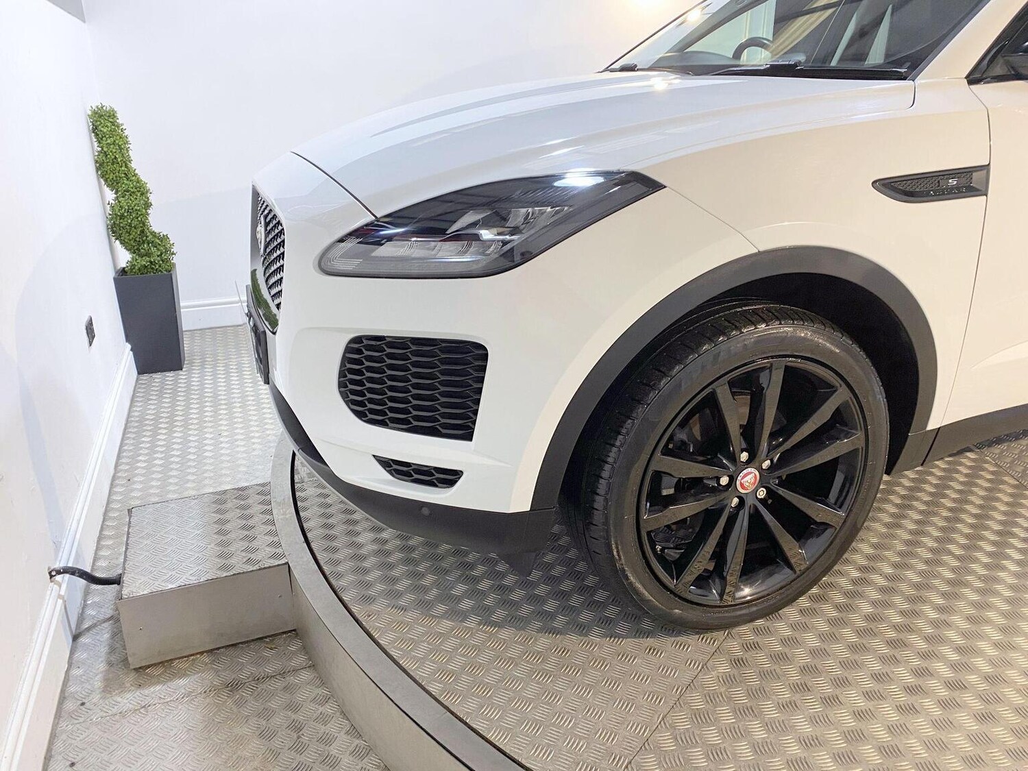 Used Jaguar E-Pace 2018 for sale - 77453213: Photo 35