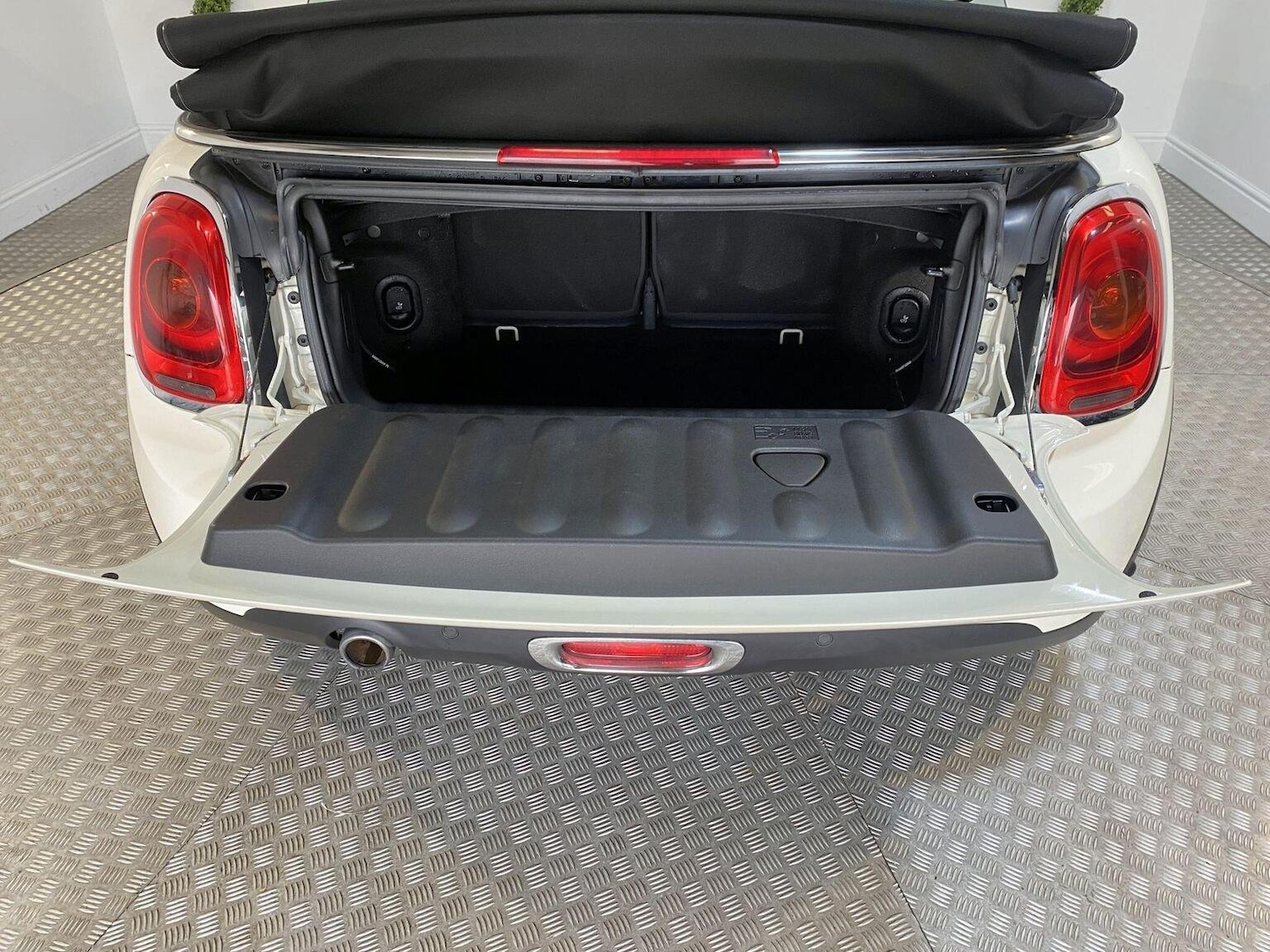 Used MINI Convertible 2016 for sale - 77445564: Photo 18