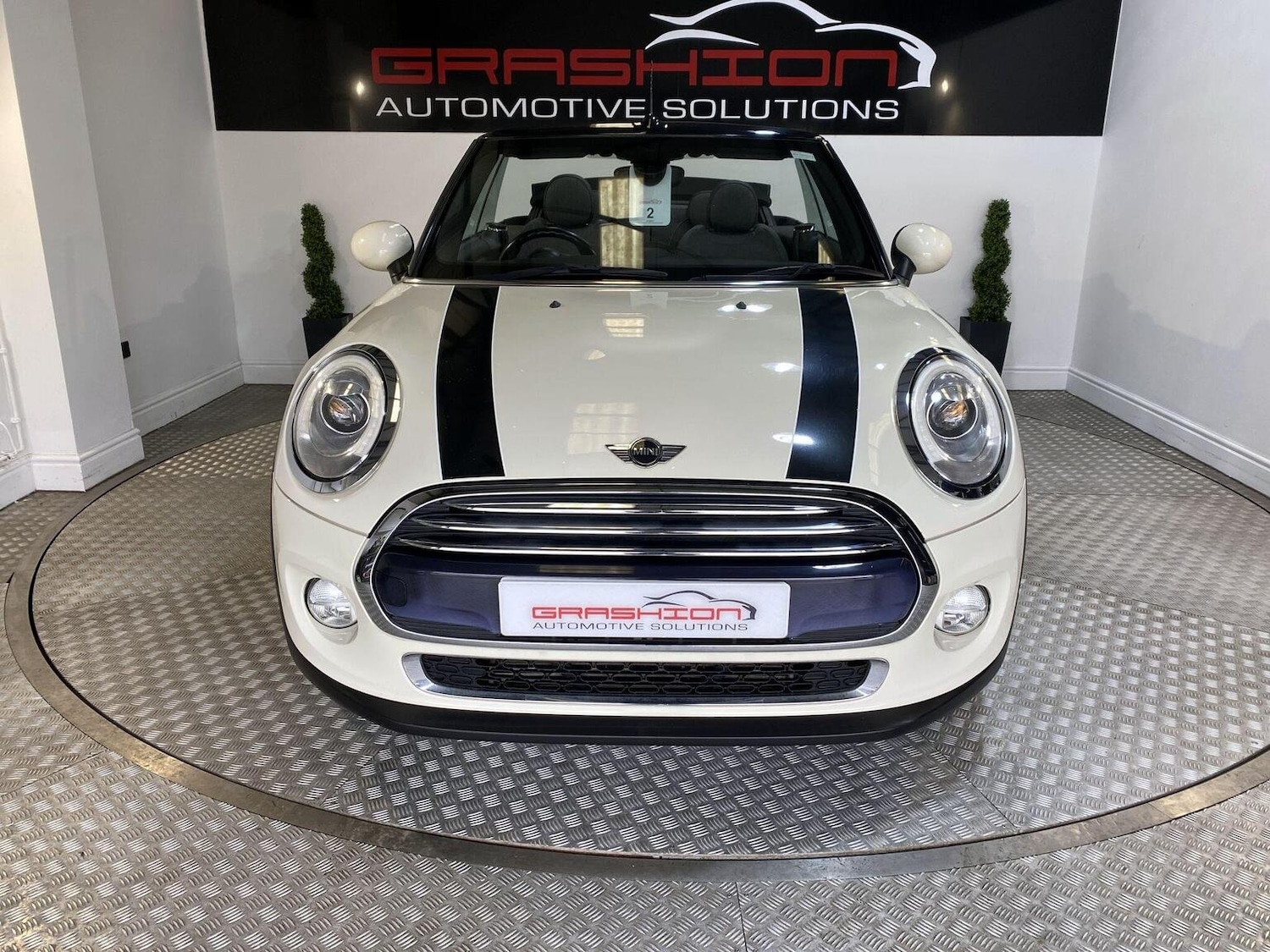 Used MINI Convertible 2016 for sale - 77445564: Photo 2