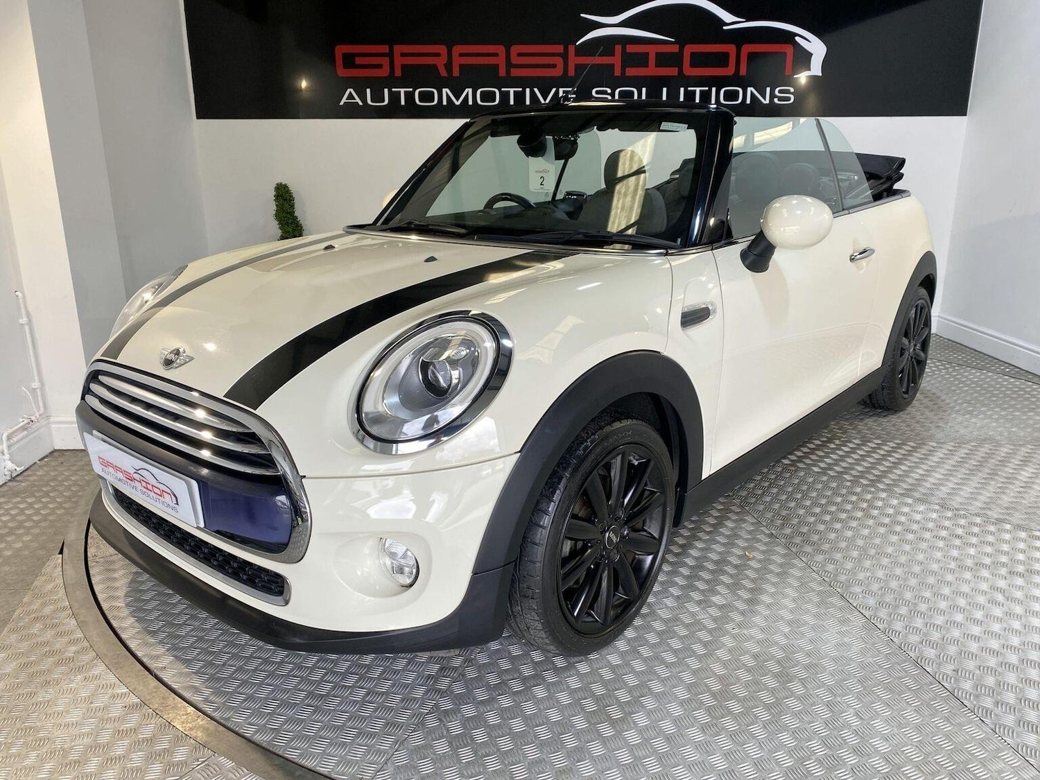 Used MINI Convertible 2016 for sale - 77445564: Photo 3