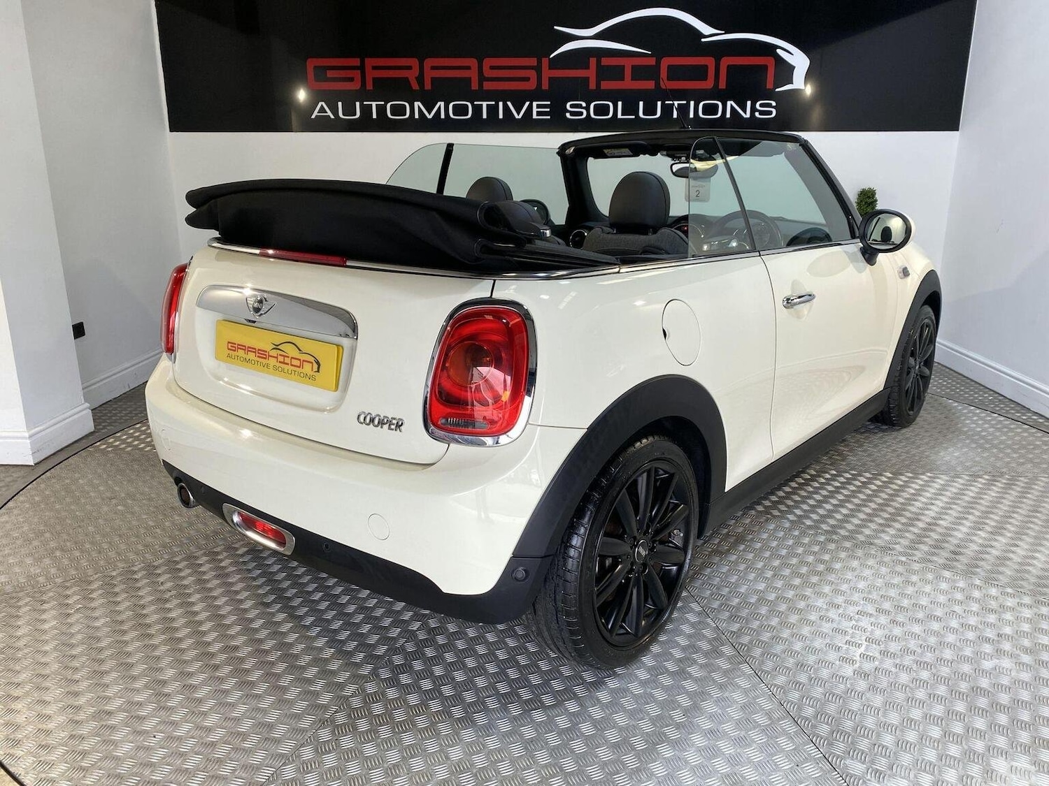 Used MINI Convertible 2016 for sale - 77445564: Photo 5