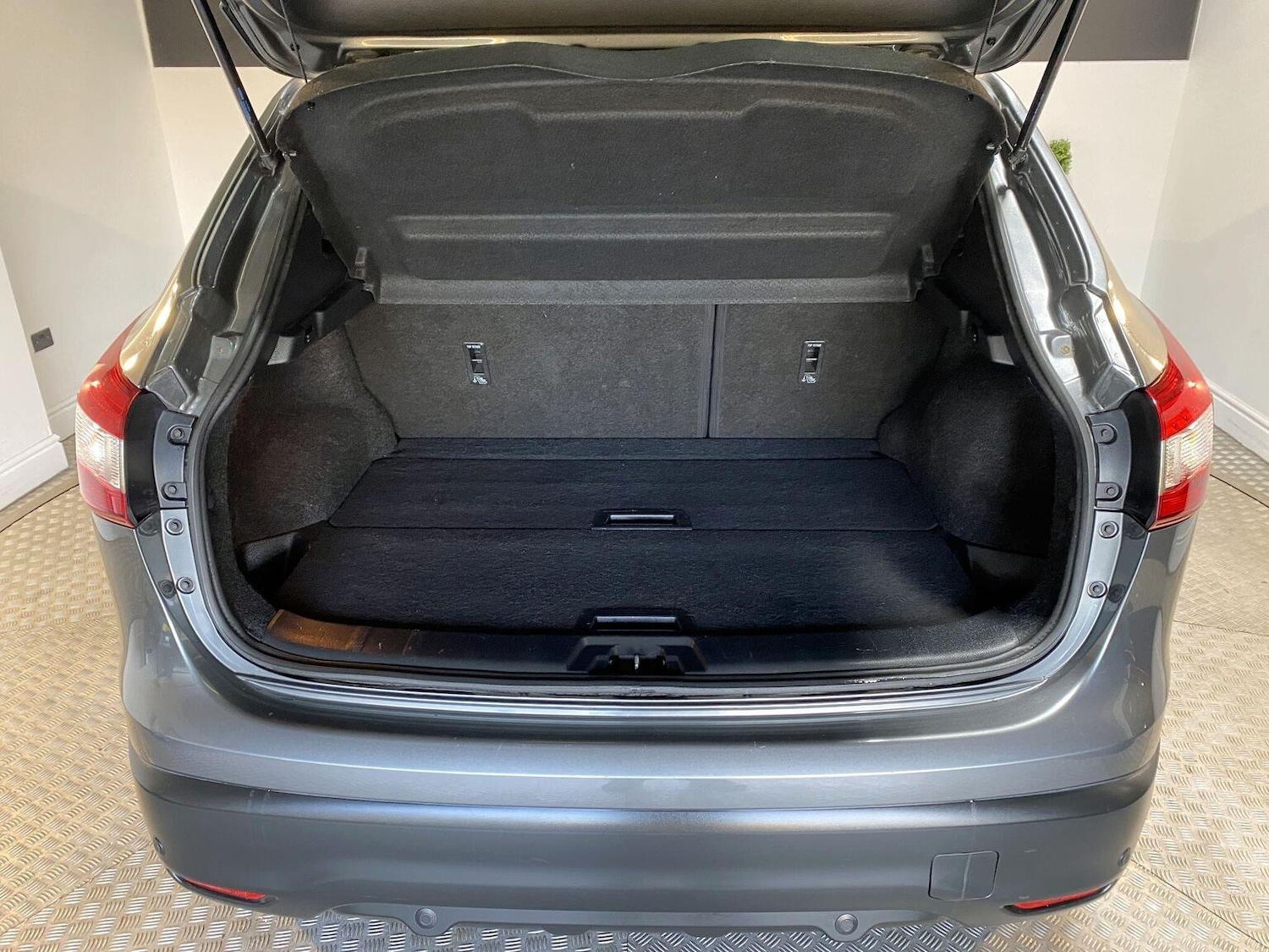 Used Nissan Qashqai 2017 for sale - 77445559: Photo 18