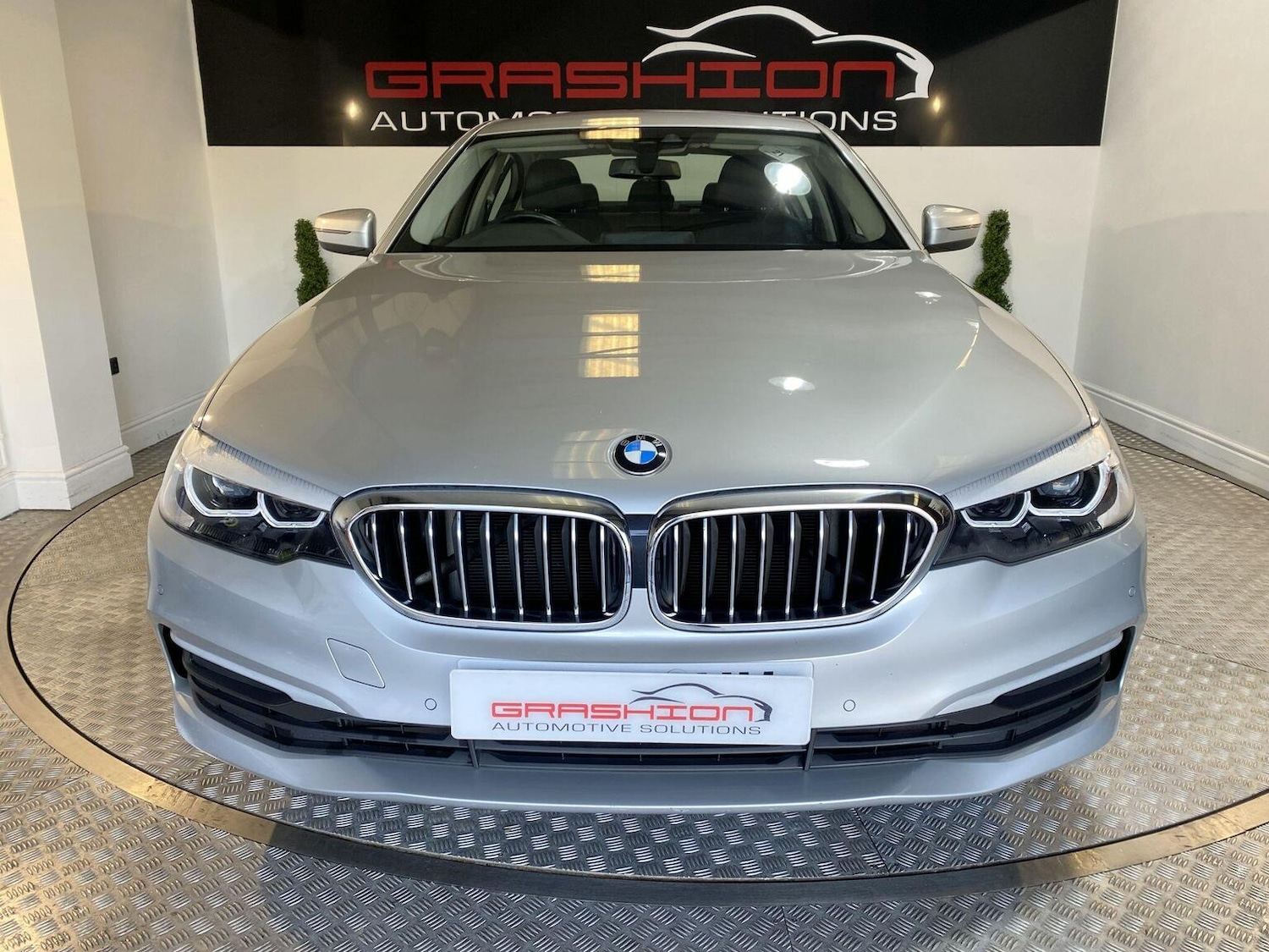Used BMW 5 Series 2017 for sale - 77445553: Photo 2