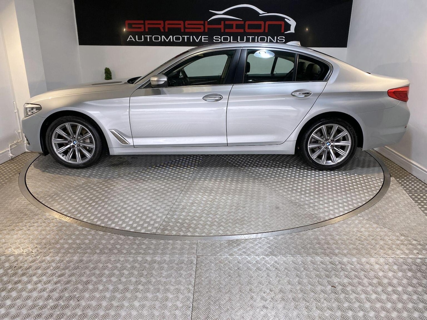 Used BMW 5 Series 2017 for sale - 77445553: Photo 21