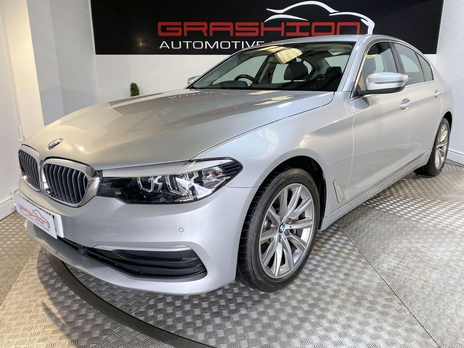 Used BMW 5 Series 2017 for sale - 77445553: Photo 3