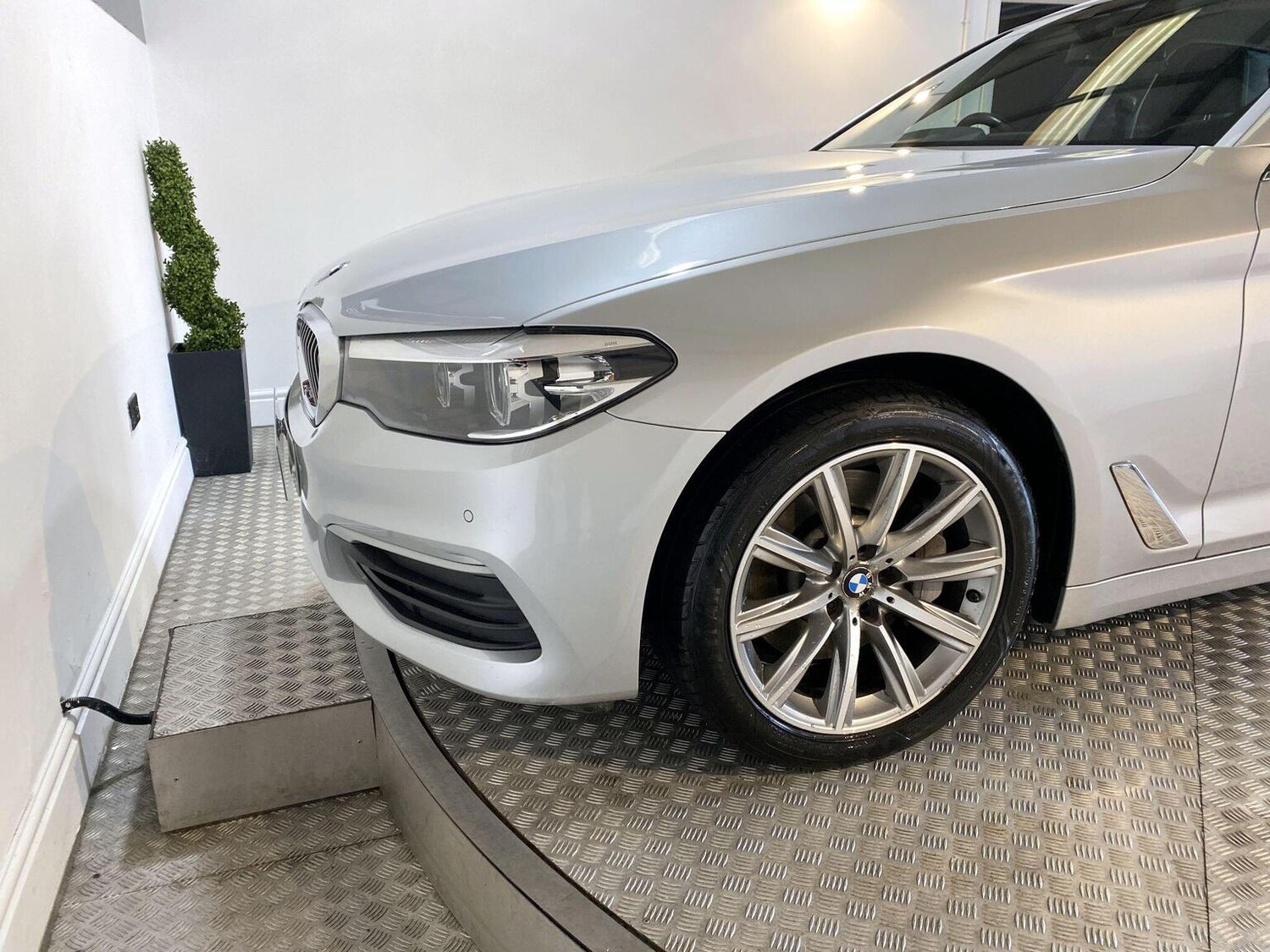 Used BMW 5 Series 2017 for sale - 77445553: Photo 38