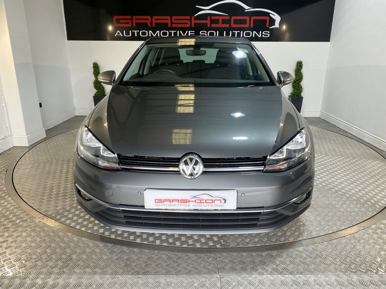 Used Volkswagen Golf 2017 for sale - 77632446: Photo 2
