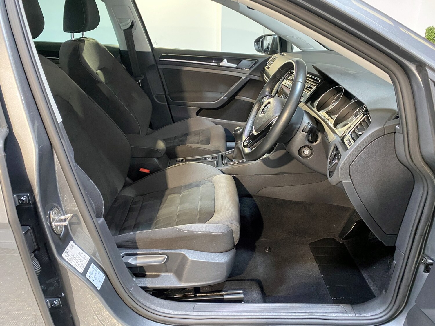 Used Volkswagen Golf 2017 for sale - 77632446: Photo 35