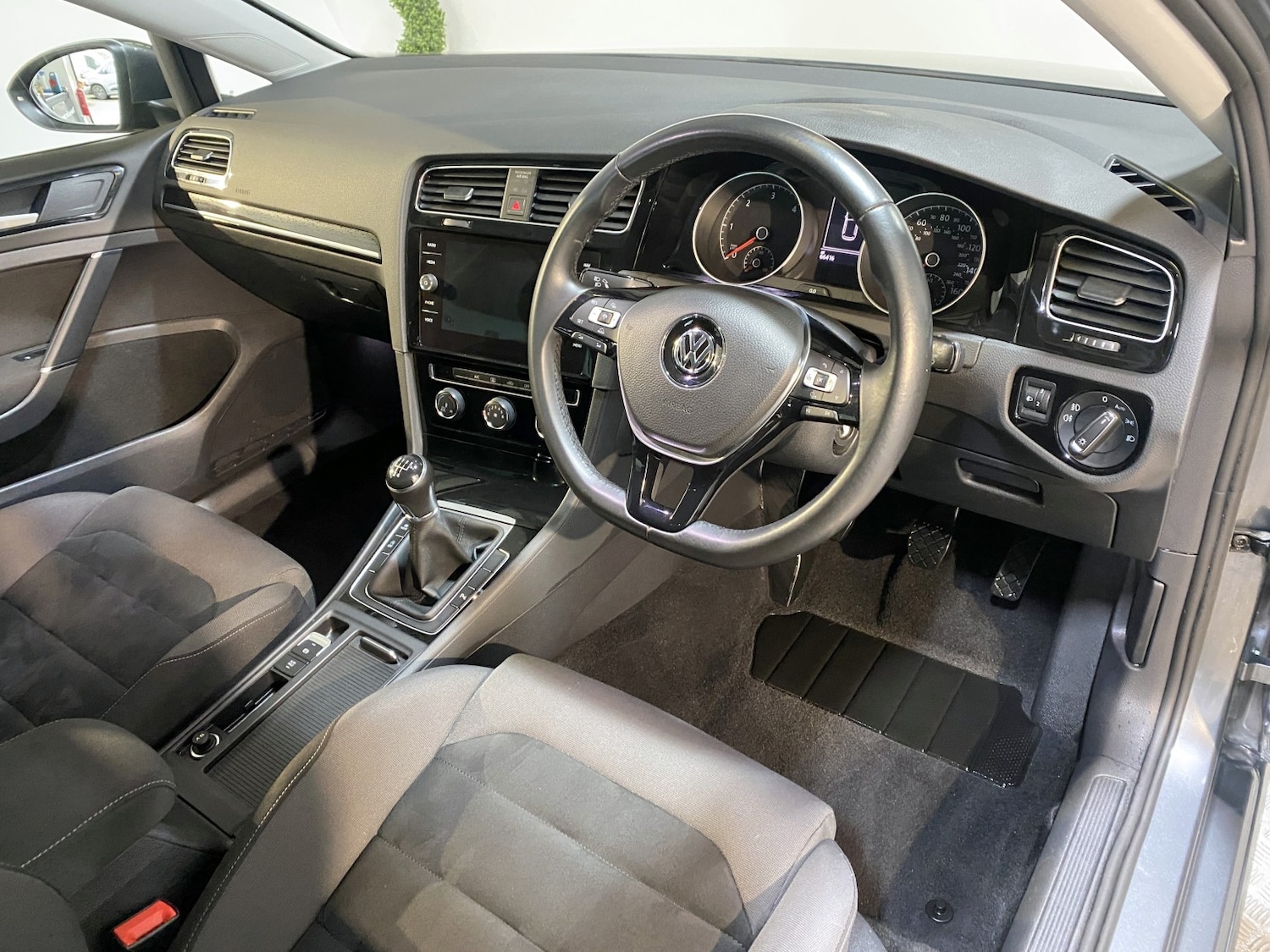 Used Volkswagen Golf 2017 for sale - 77632446: Photo 9