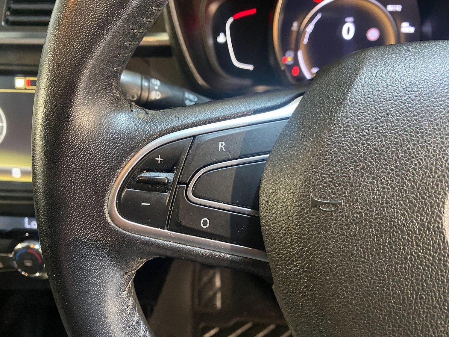 Used Renault Kadjar 2017 for sale - 76192646: Photo 41