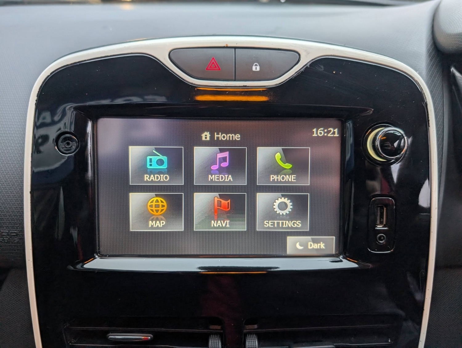 Used Renault Clio 2014 for sale - 77639226: Photo 29