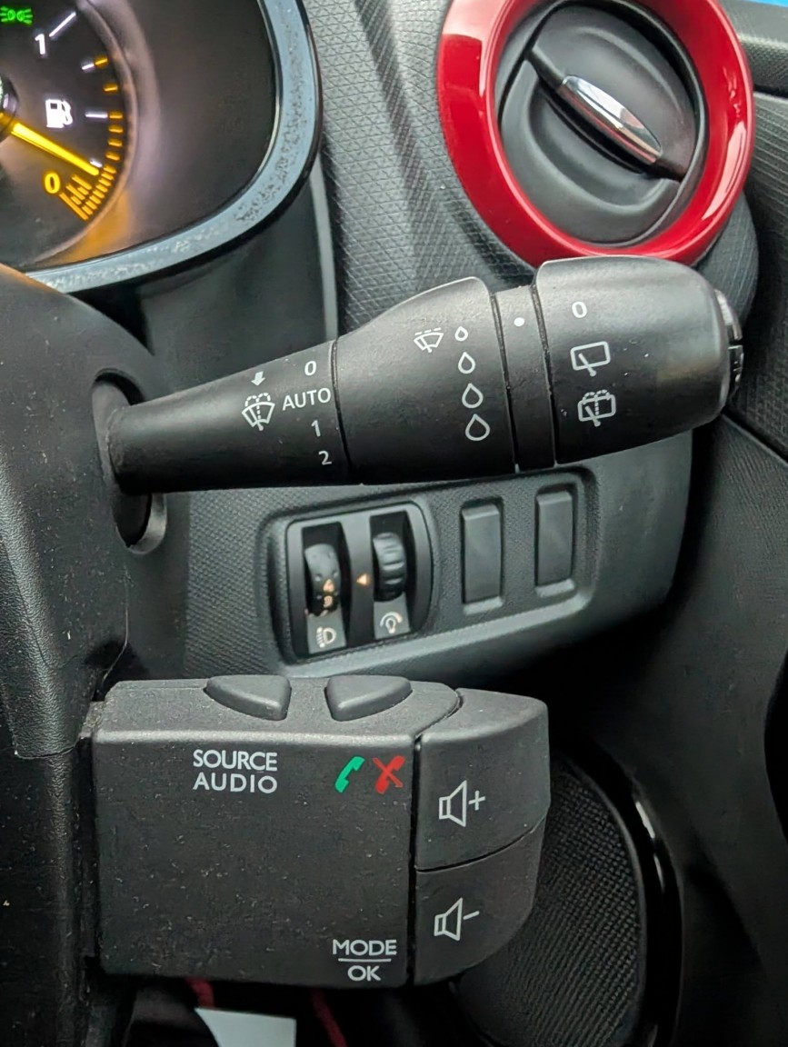 Used Renault Clio 2013 for sale - 77173049: Photo 24