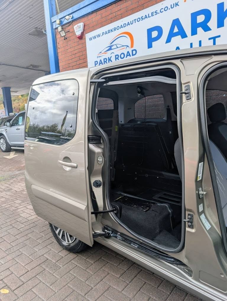 Used Peugeot Partner Tepee 2014 for sale - 76397028: Photo 13