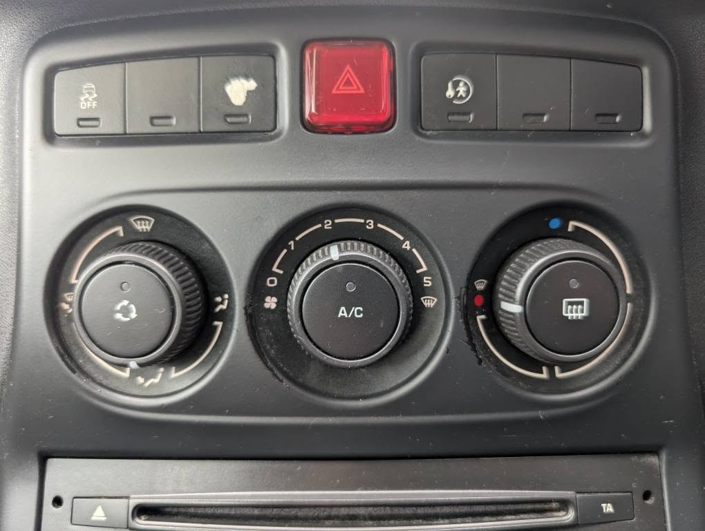 Used Citroen C3 Picasso 2015 for sale - 75677148: Photo 28