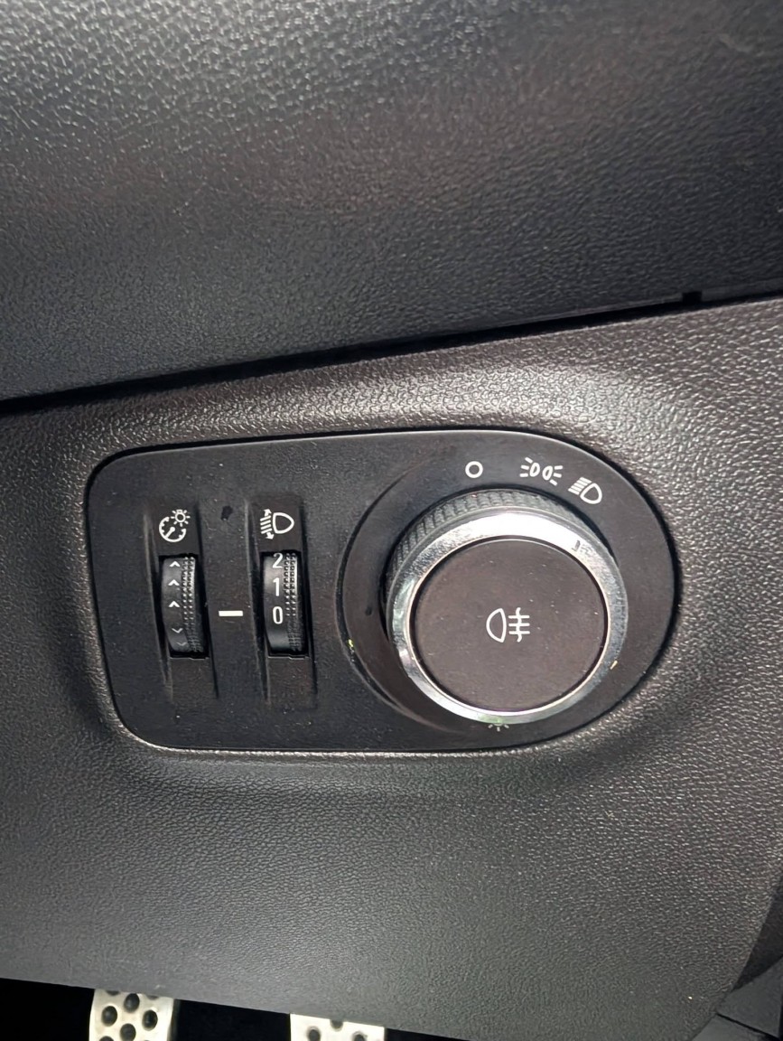 Used Vauxhall ADAM 2013 for sale - 77179708: Photo 28