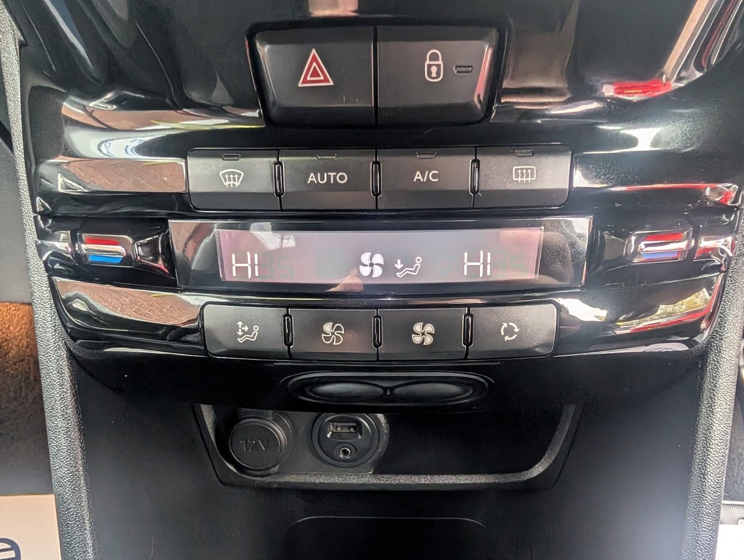 Used Peugeot 2008 2015 for sale - 76821567: Photo 35