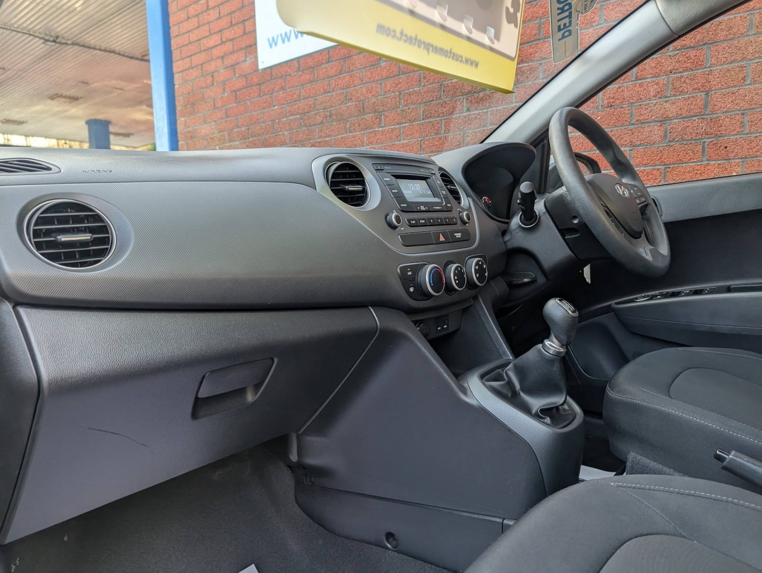 Used Hyundai i10 2017 for sale - 76963371: Photo 16