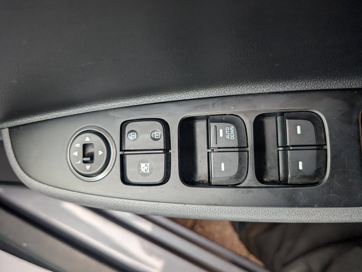 Used Hyundai i10 2017 for sale - 76963371: Photo 18