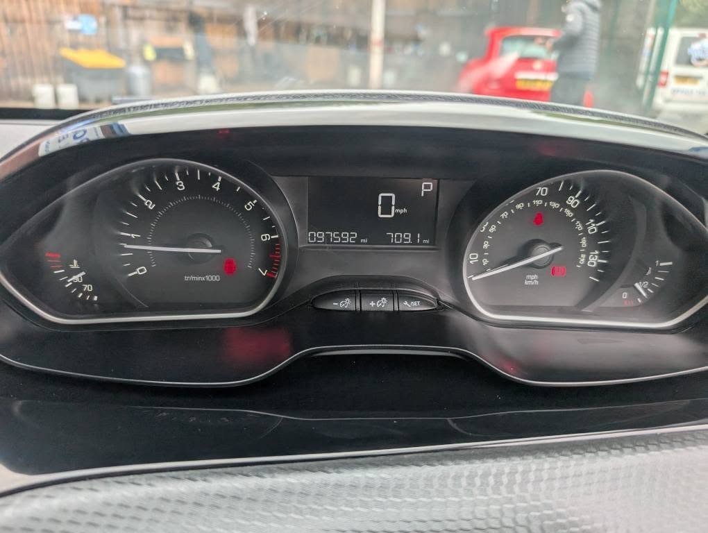 Used Peugeot 208 2018 for sale - 76149242: Photo 28