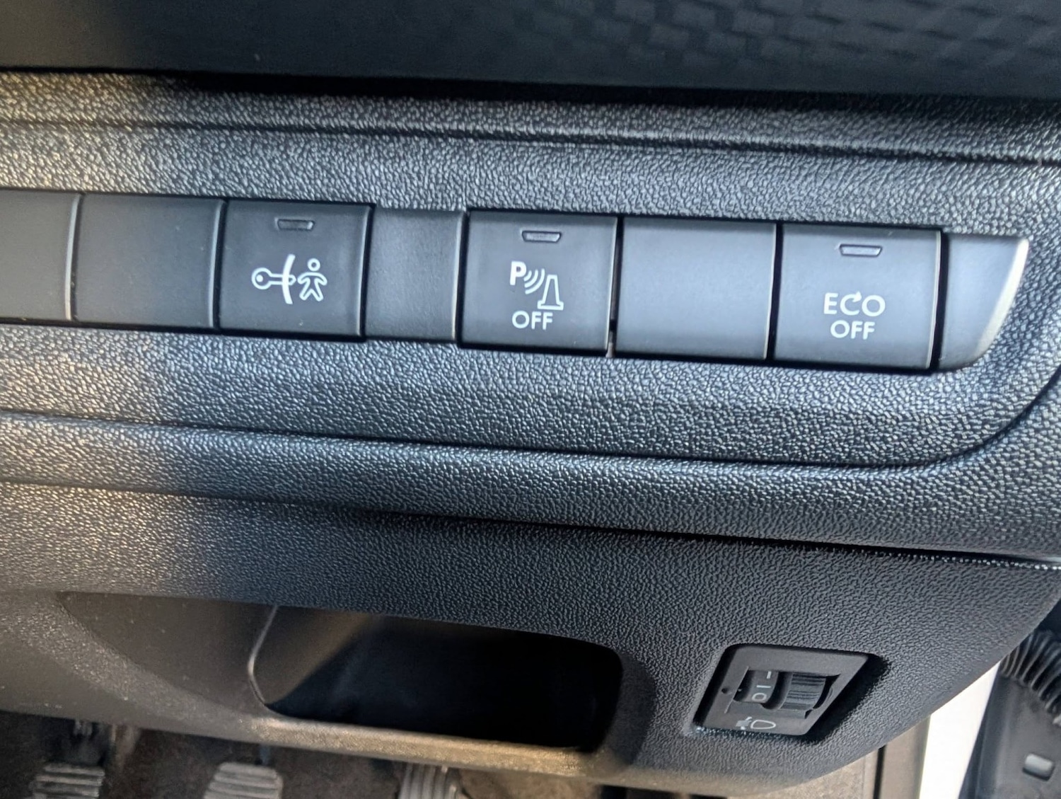 Used Peugeot 2008 2014 for sale - 77008068: Photo 24