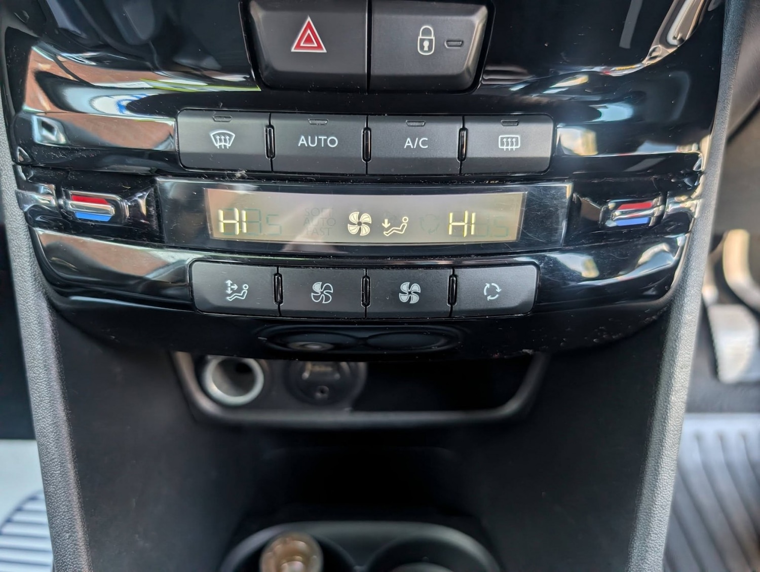 Used Peugeot 2008 2014 for sale - 77008068: Photo 32