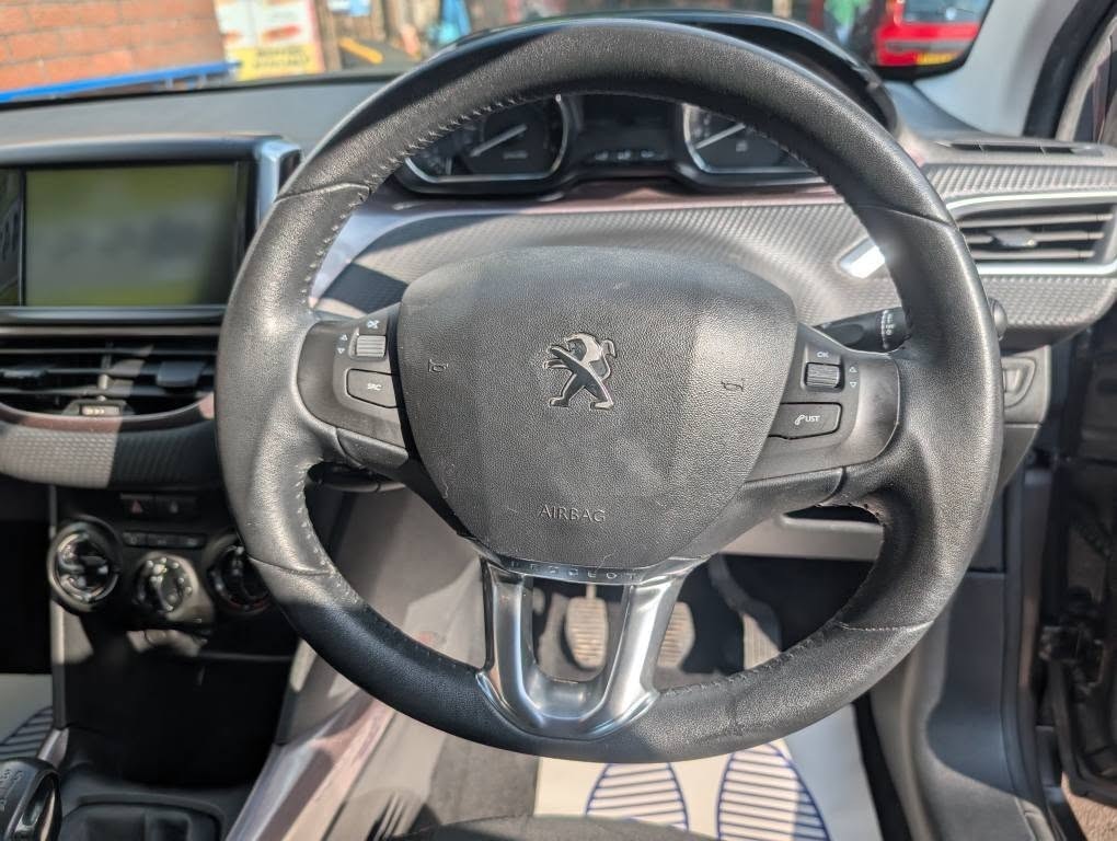 Used Peugeot 2008 2015 for sale - 76769377: Photo 25