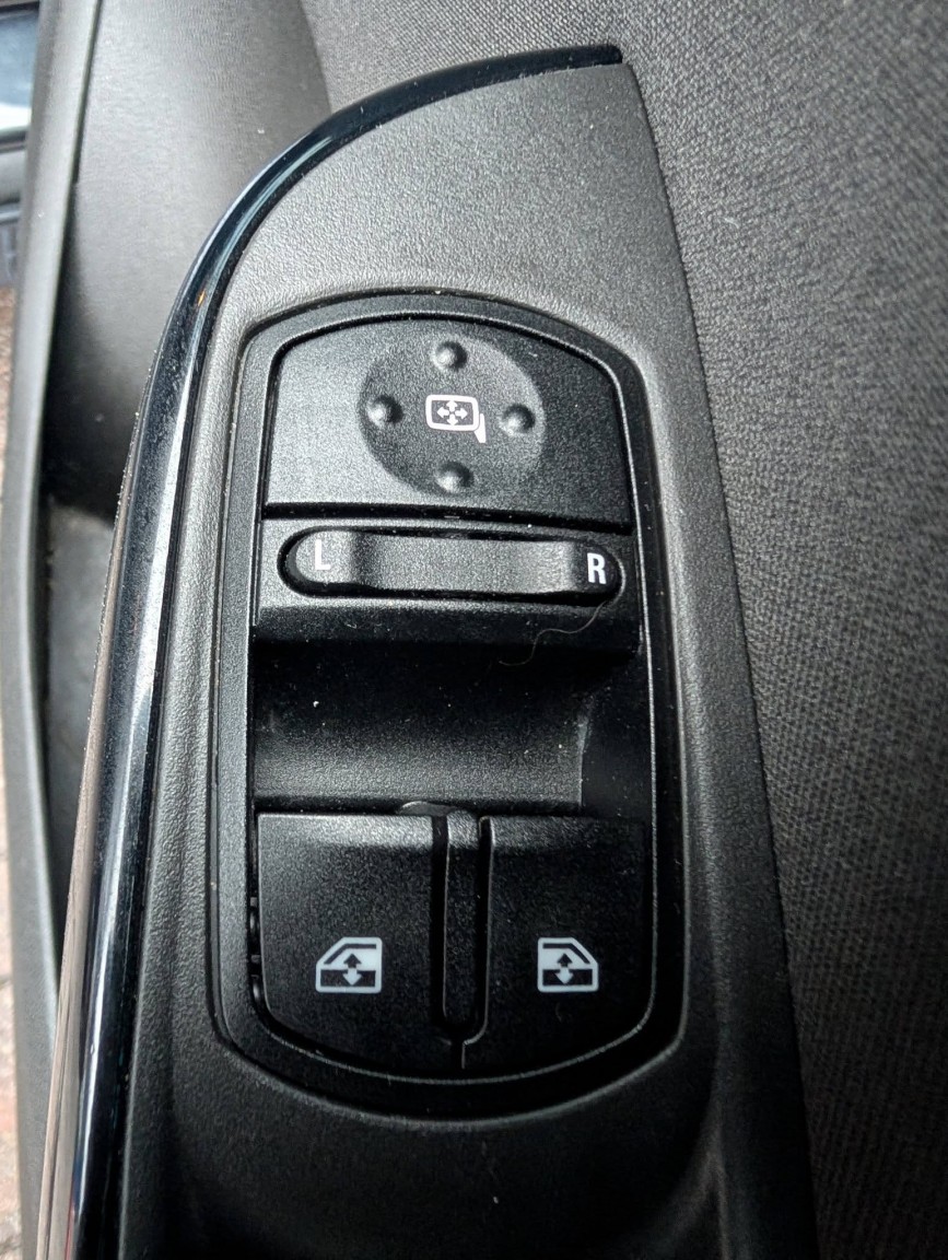 Used Vauxhall Corsa 2015 for sale - 76935351: Photo 17