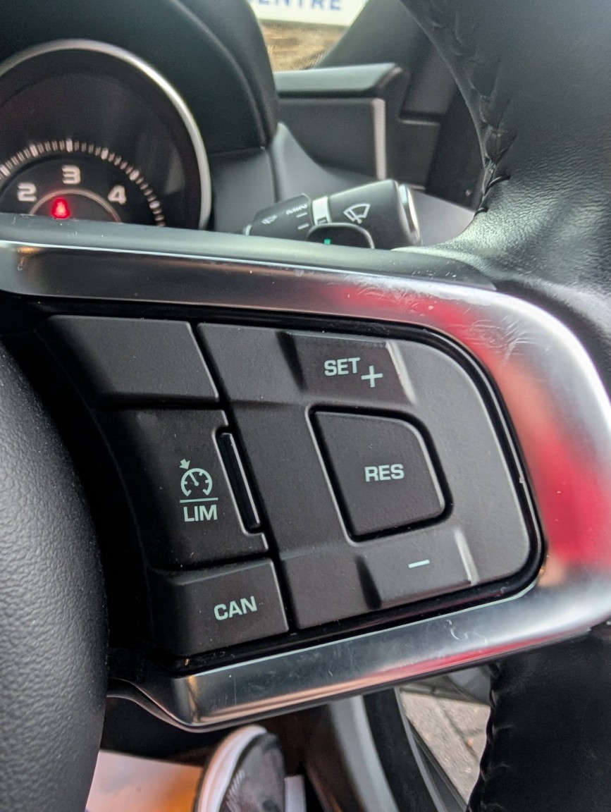 Used Jaguar XE 2016 for sale - 77083310: Photo 29