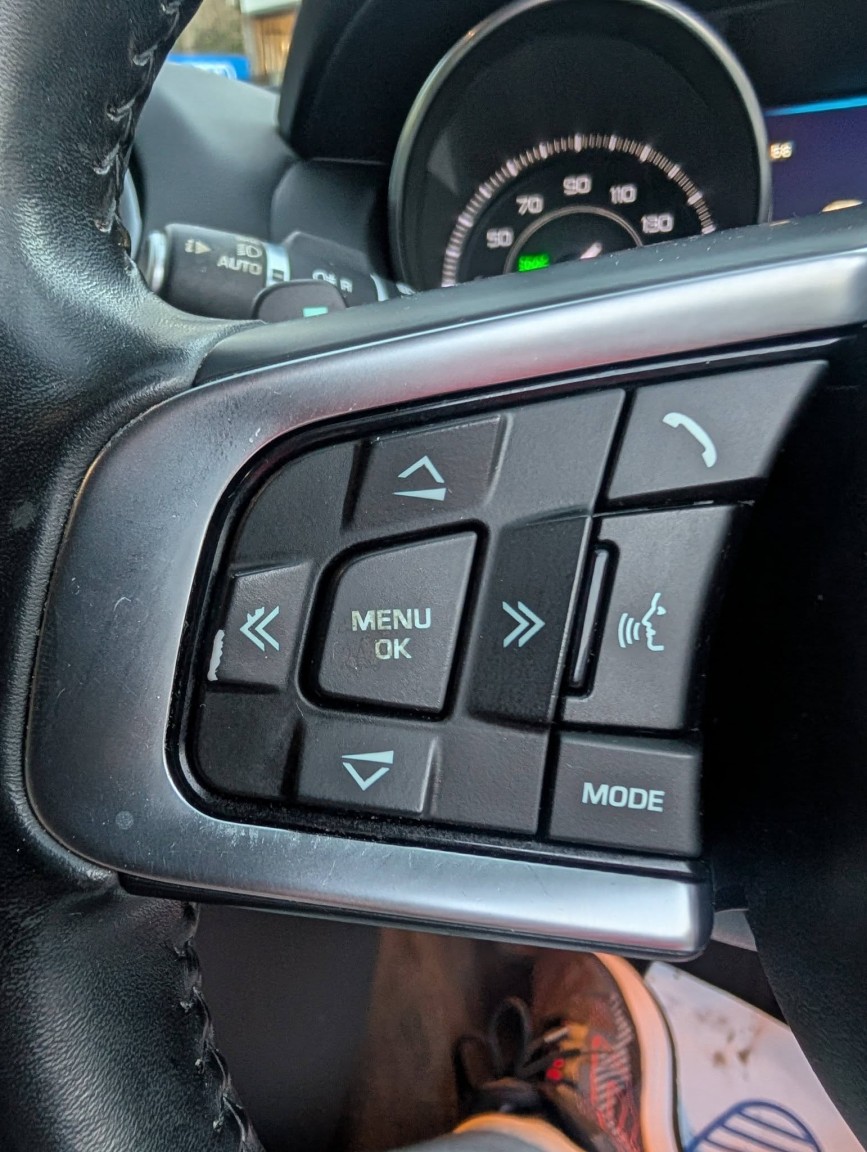 Used Jaguar XE 2016 for sale - 77083310: Photo 30