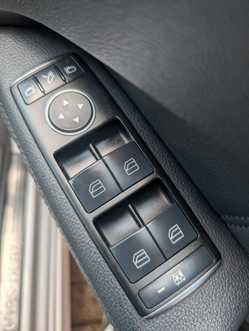 Used Mercedes-Benz E Class 2011 for sale - 77709033: Photo 26