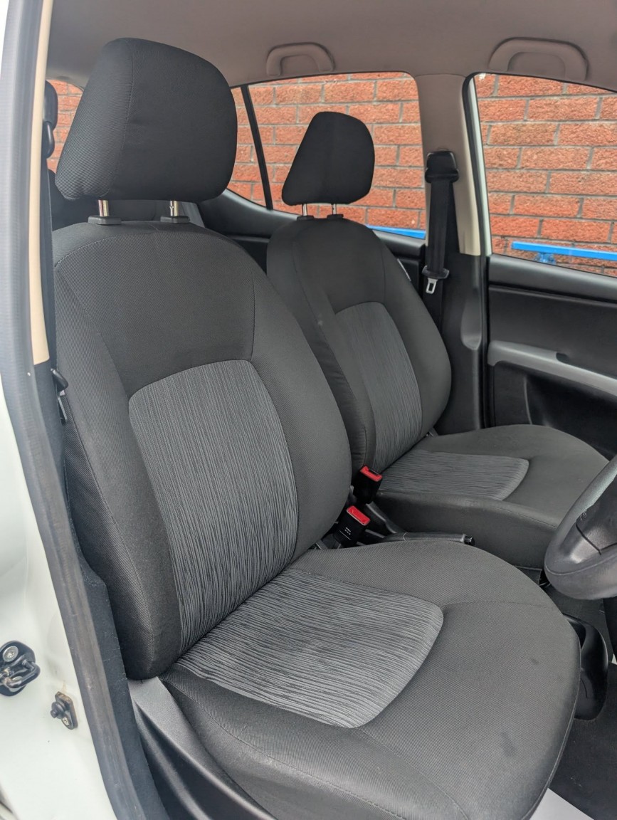 Used Hyundai i10 2012 for sale - 76769882: Photo 11