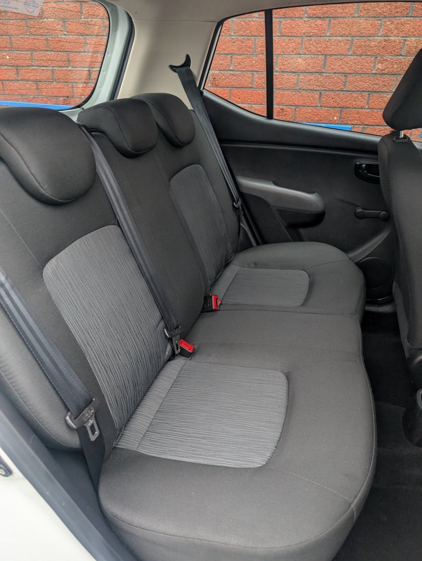 Used Hyundai i10 2012 for sale - 76769882: Photo 14