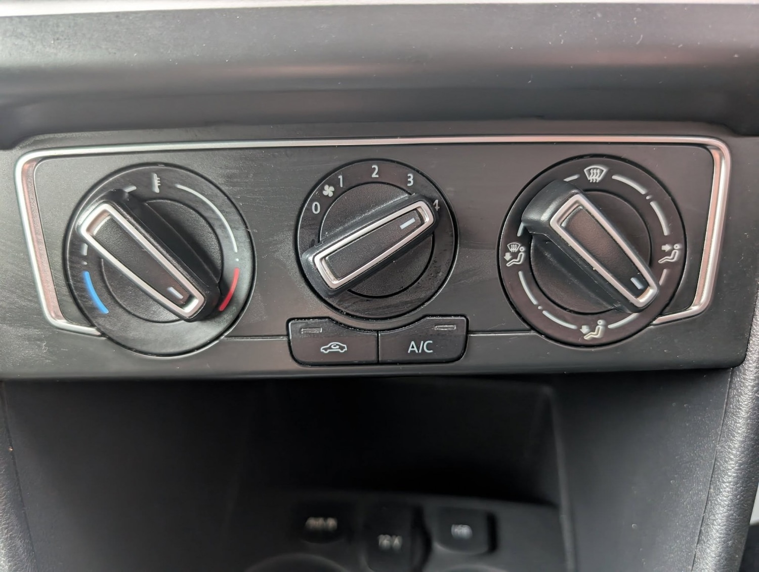 Used Volkswagen Polo 2016 for sale - 76497440: Photo 30