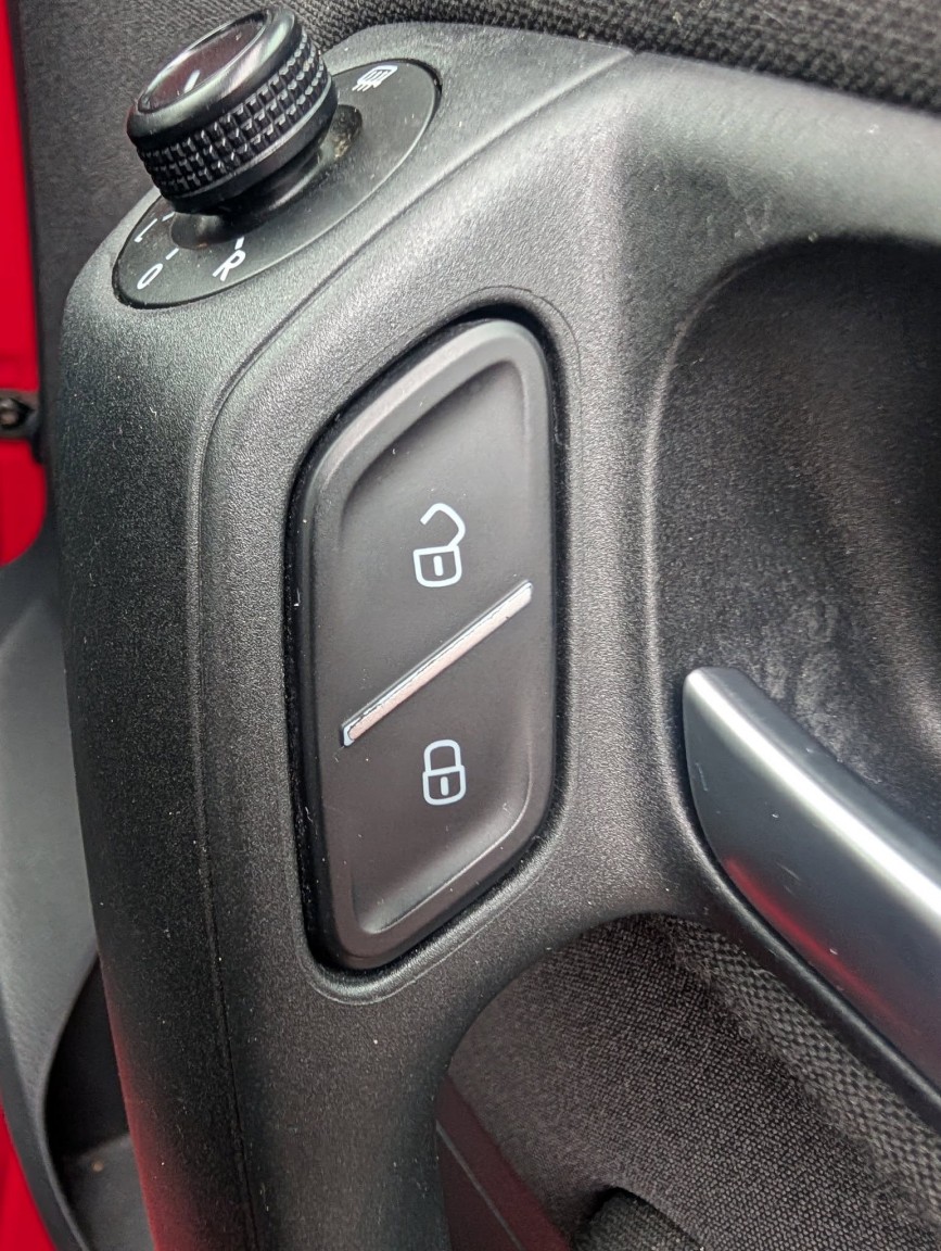 Used Volkswagen Polo 2016 for sale - 76497440: Photo 35