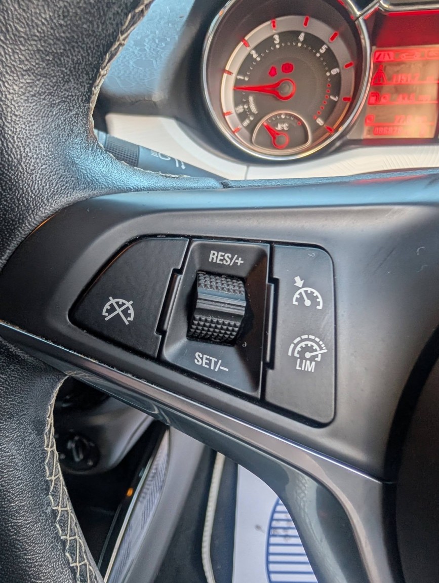 Used Vauxhall ADAM 2015 for sale - 77027900: Photo 27