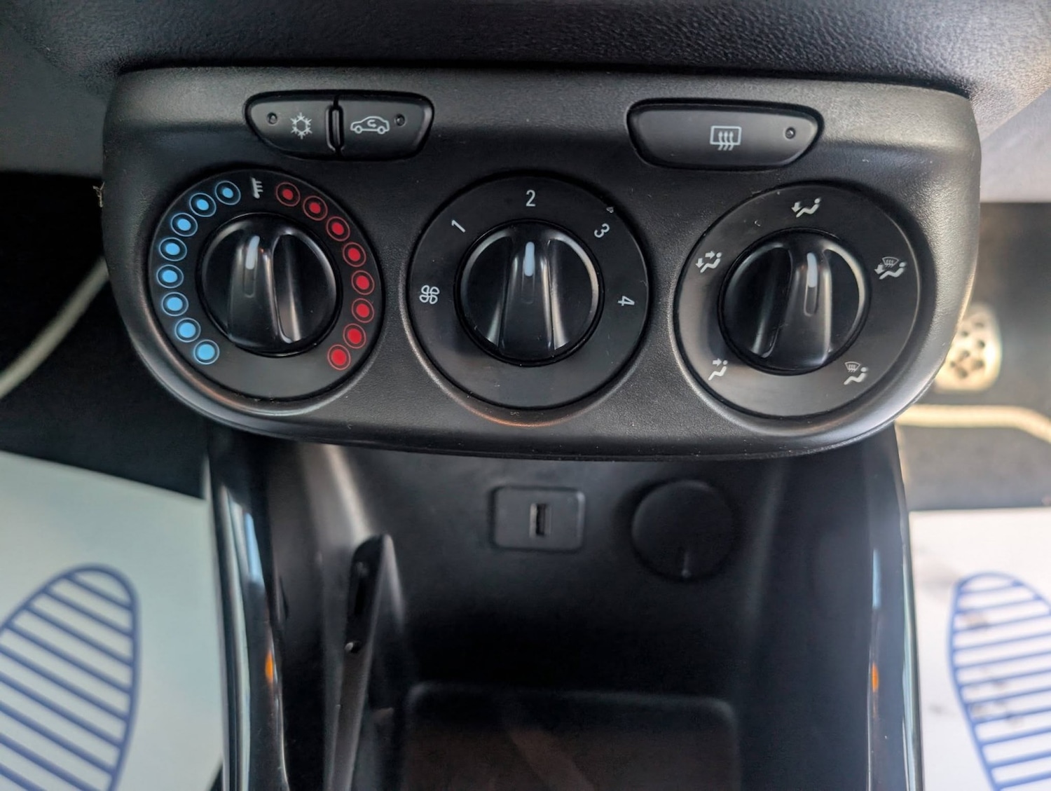 Used Vauxhall ADAM 2015 for sale - 77027900: Photo 32