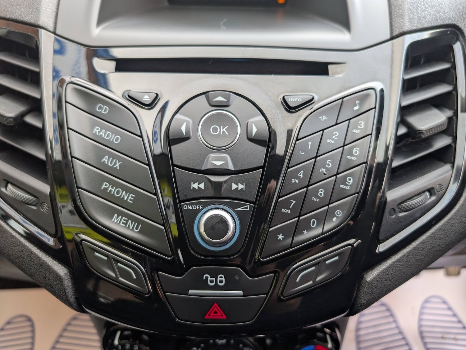 Used Ford Fiesta 2015 for sale - 77798599: Photo 24