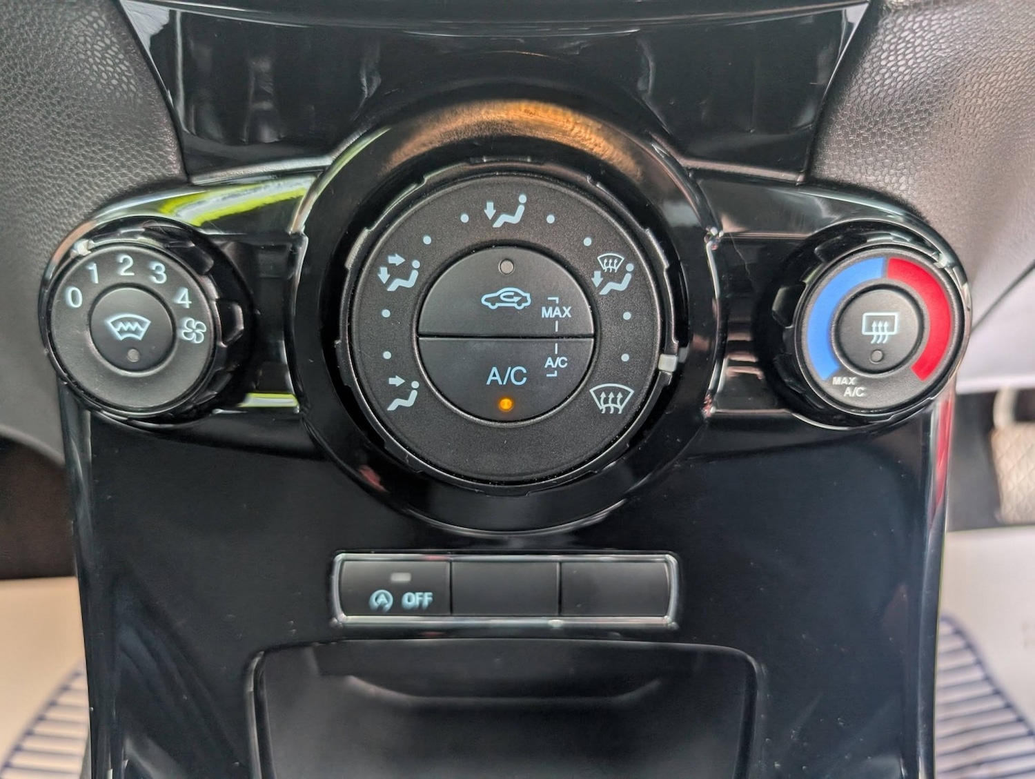 Used Ford Fiesta 2015 for sale - 77798599: Photo 28