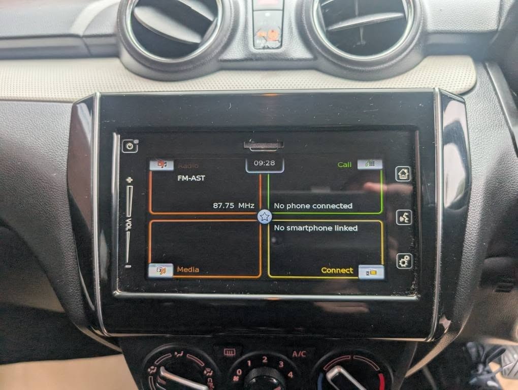 Used Suzuki Swift 2017 for sale - 76769652: Photo 30