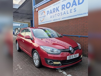 Used Renault Megane 2015 for sale - 76974410: Photo