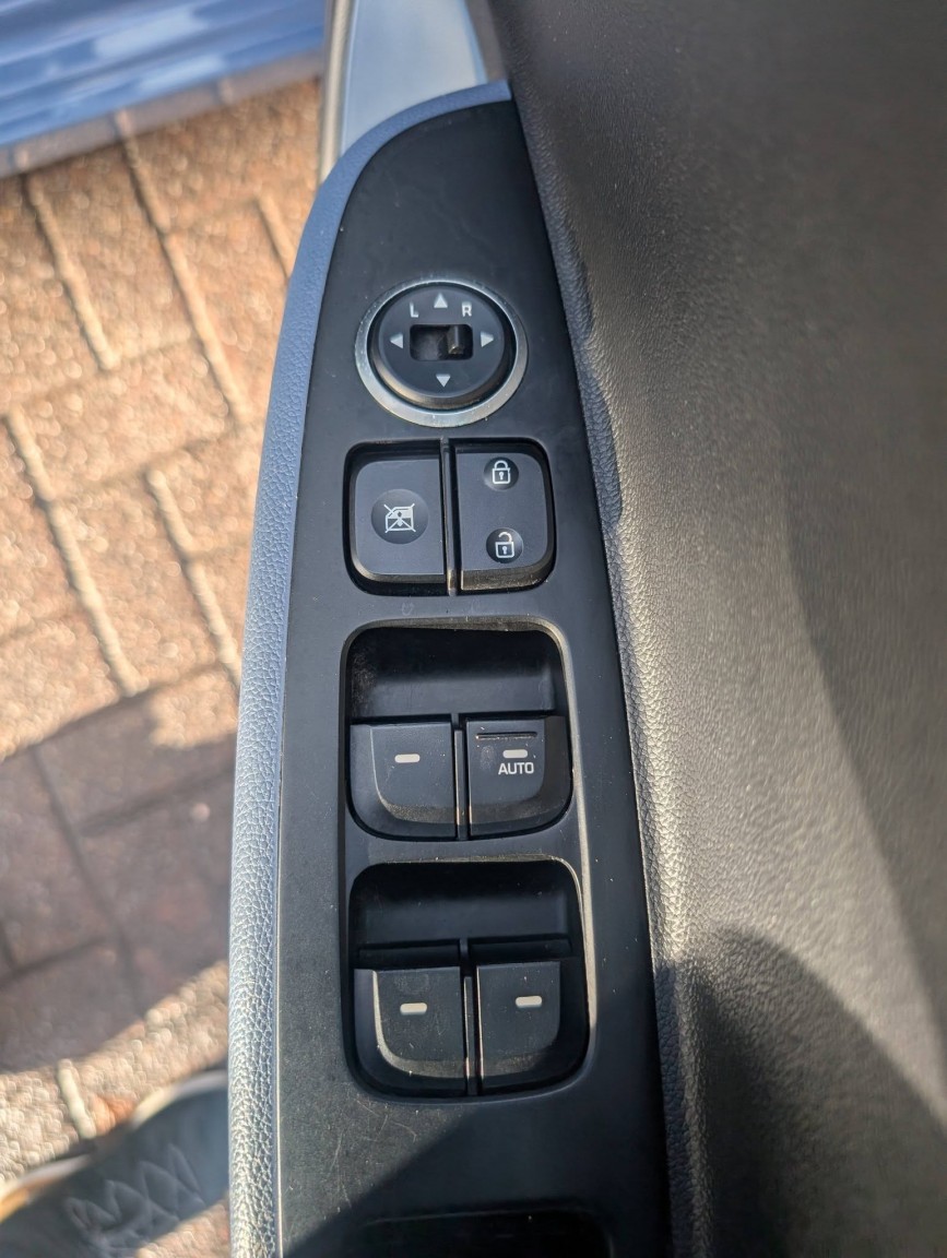 Used Hyundai i10 2014 for sale - 76957898: Photo 17