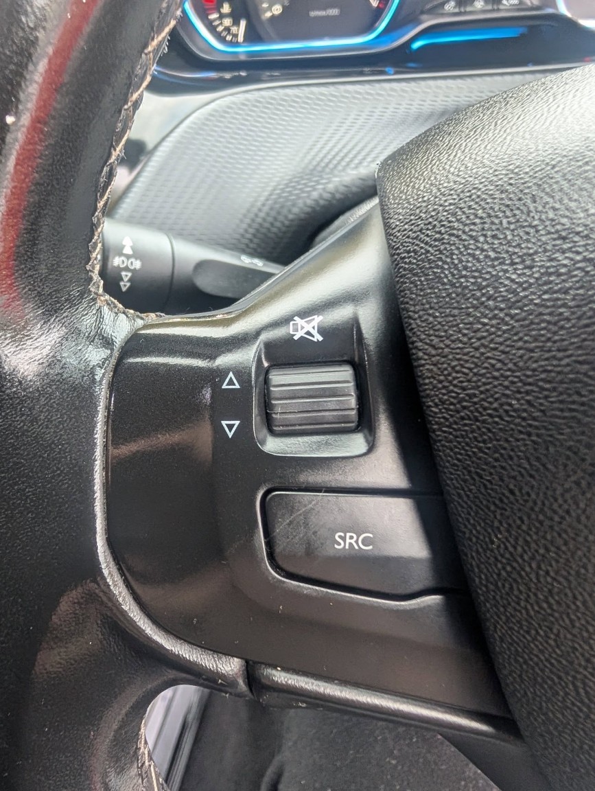Used Peugeot 2008 2015 for sale - 76334727: Photo 25