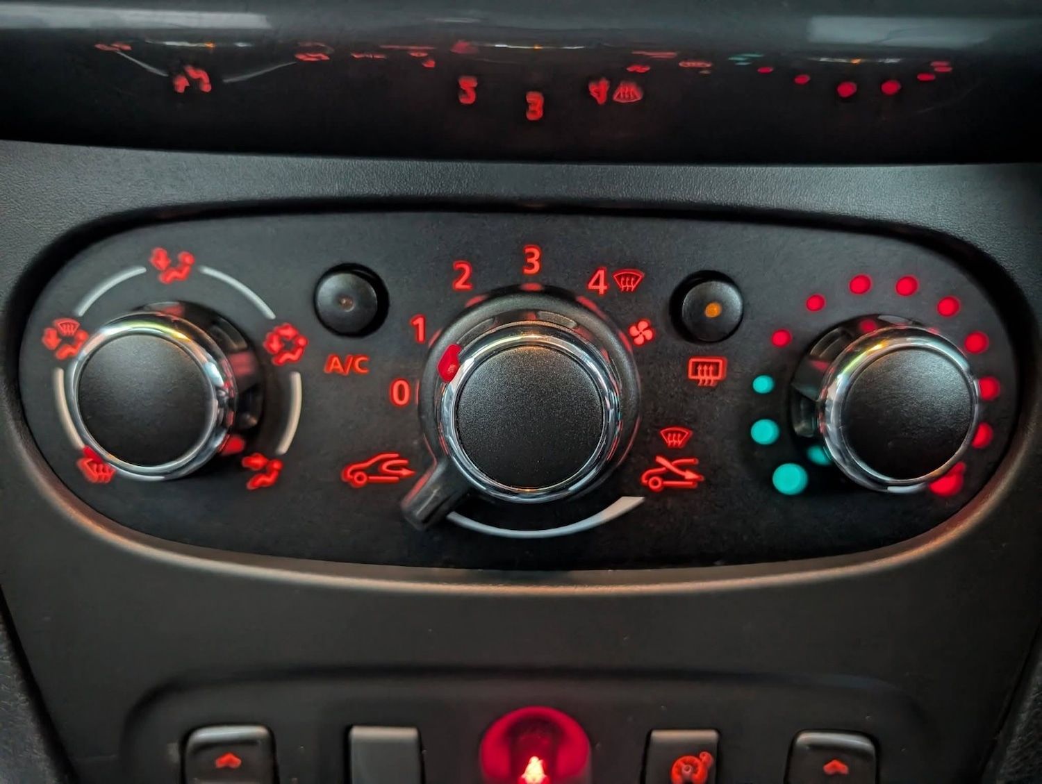 Used Dacia Sandero Stepway 2017 for sale - 76941808: Photo 28